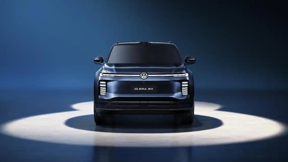 Nem a „speciálisan hangolt, gyorsított, kettős mércéjű, határon táncoló” autókra! A Volkswagen 8X 206 800 jüantól indul.