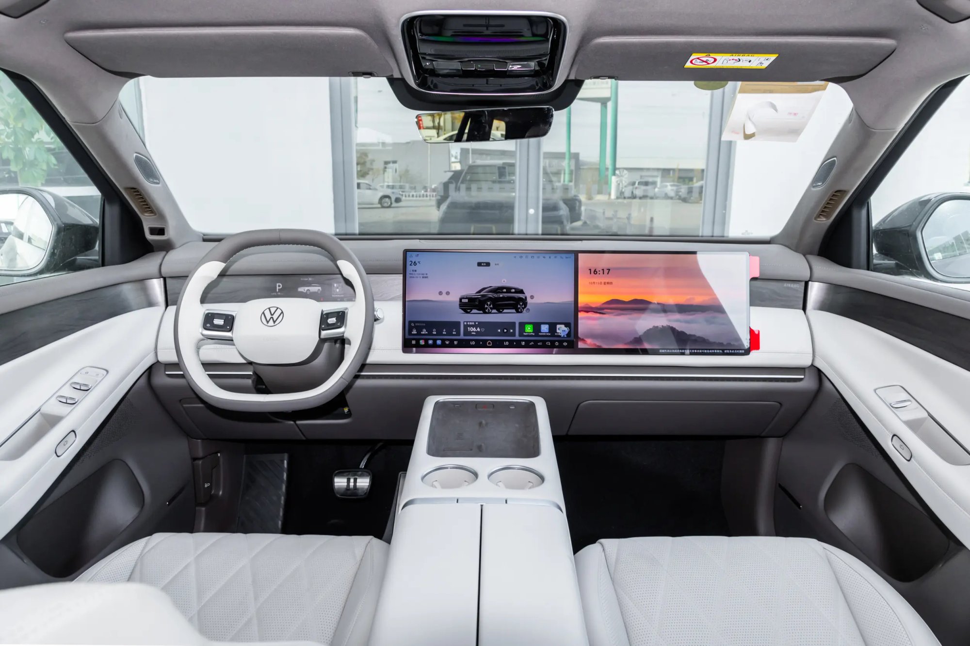 Tisztán elektromos hatótáv 451 km, kombinált hatótáv 1602 km, lidarral felszerelve, valamint német vezetési élménnyel