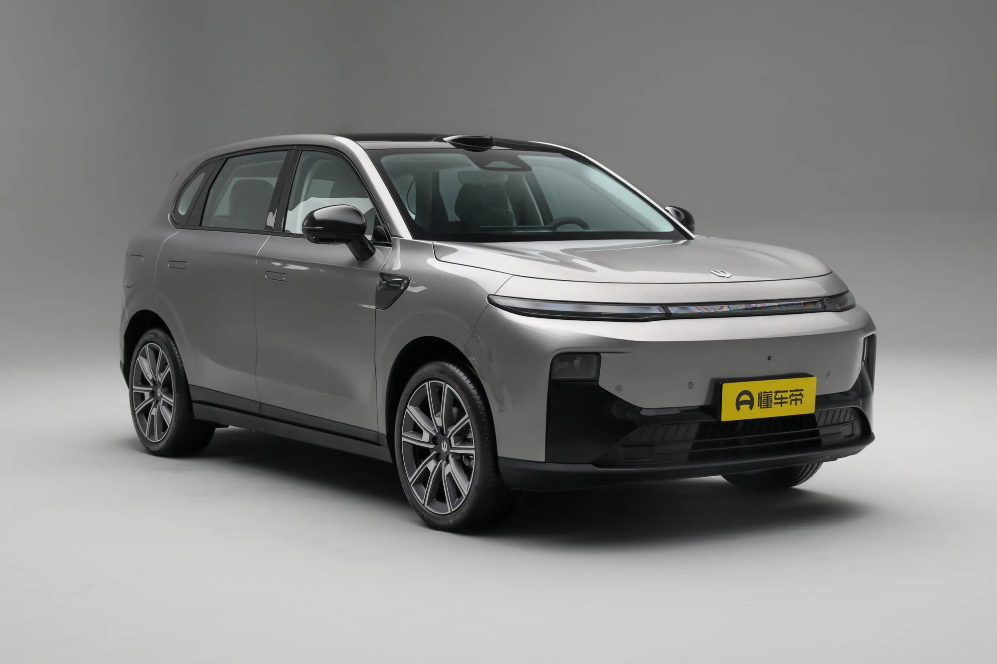 Limitovaná ponuka od 9,88 000 čisté elektrické SUV! Zadný náhon 252 koní + predné McPhersonové a zadné viacprvkové zavesenie