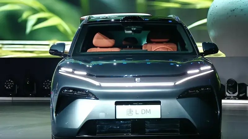 Új autó | Hivatalosan bemutatták a BYD Tang L-t, hibrid és tisztán elektromos változatban is elérhető