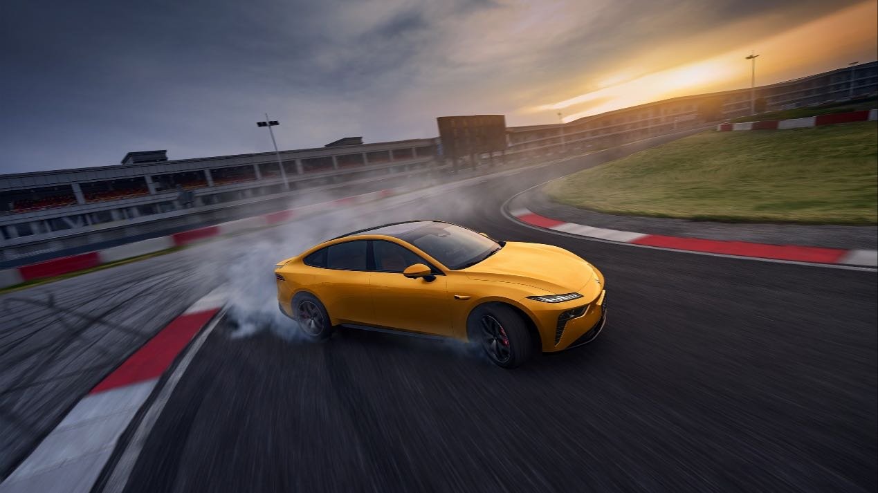 A teljes kínálat ára 115 900 jüantól indul – megújult formában érkezik a 2025-ös Dongfeng Yipai eπ007