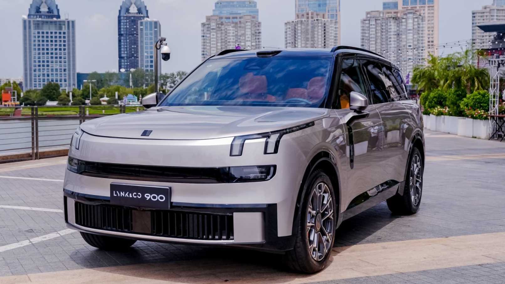 اختيار "لينك آند كو 900" = امتلاك سيارة SUV فاخرة + الحصول على حل متكامل للرحلات البرية!
