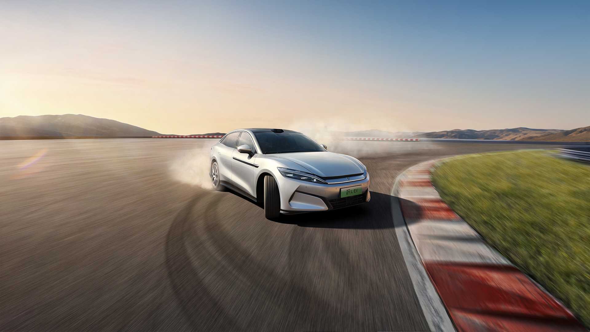 零百2.7秒 3萬轉電機 極速270 刷新20萬級純電轎車高階得看它