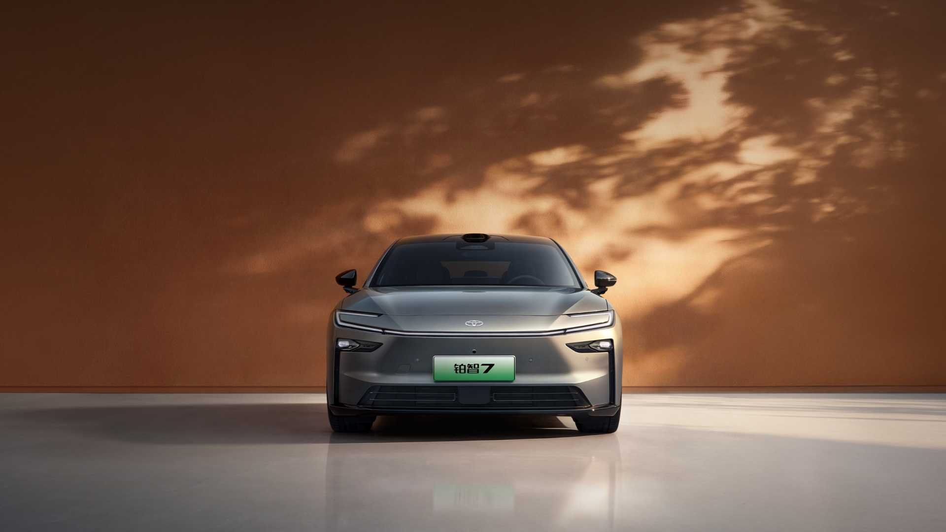 14,78 milliótól! bZ7: nem utánzat, a Toyota villanyzászlóshajójának menettulajdonságai a maximumon