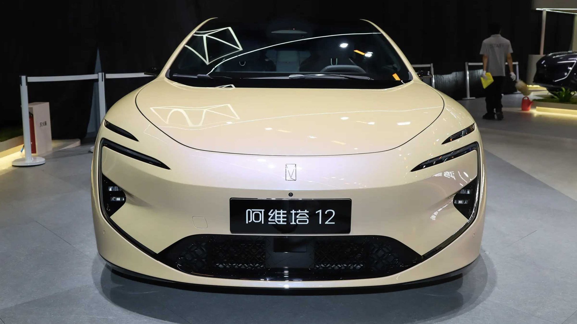 Starting at 269,900 yuan, wheelbase over 3 meters, equipped with three lidars + Huawei smart driving, the Avatr 12 is truly impressive