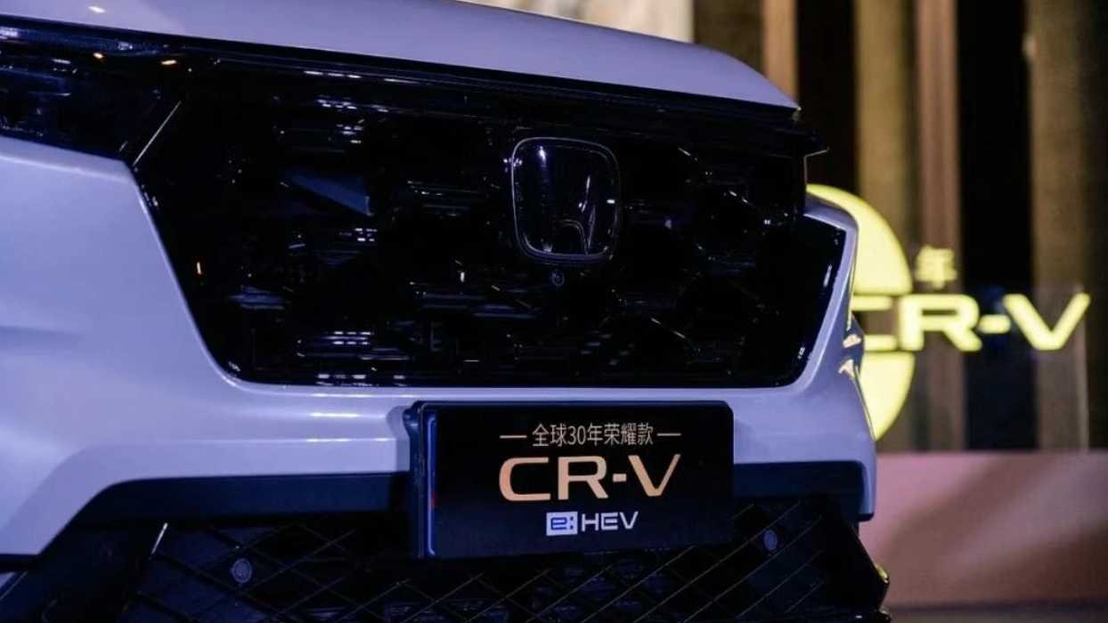 Hogyan lehet egy autót „hatszögletű harcossá” tenni, és miért tarol a CR-V már 30 éve?