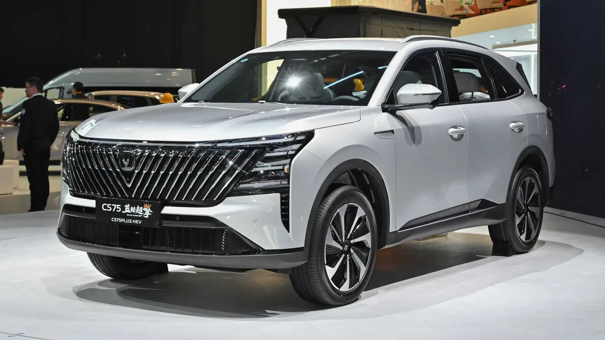 長安又出「省錢」利器：1.5T混動SUV，油耗3L級，限時10.99萬起