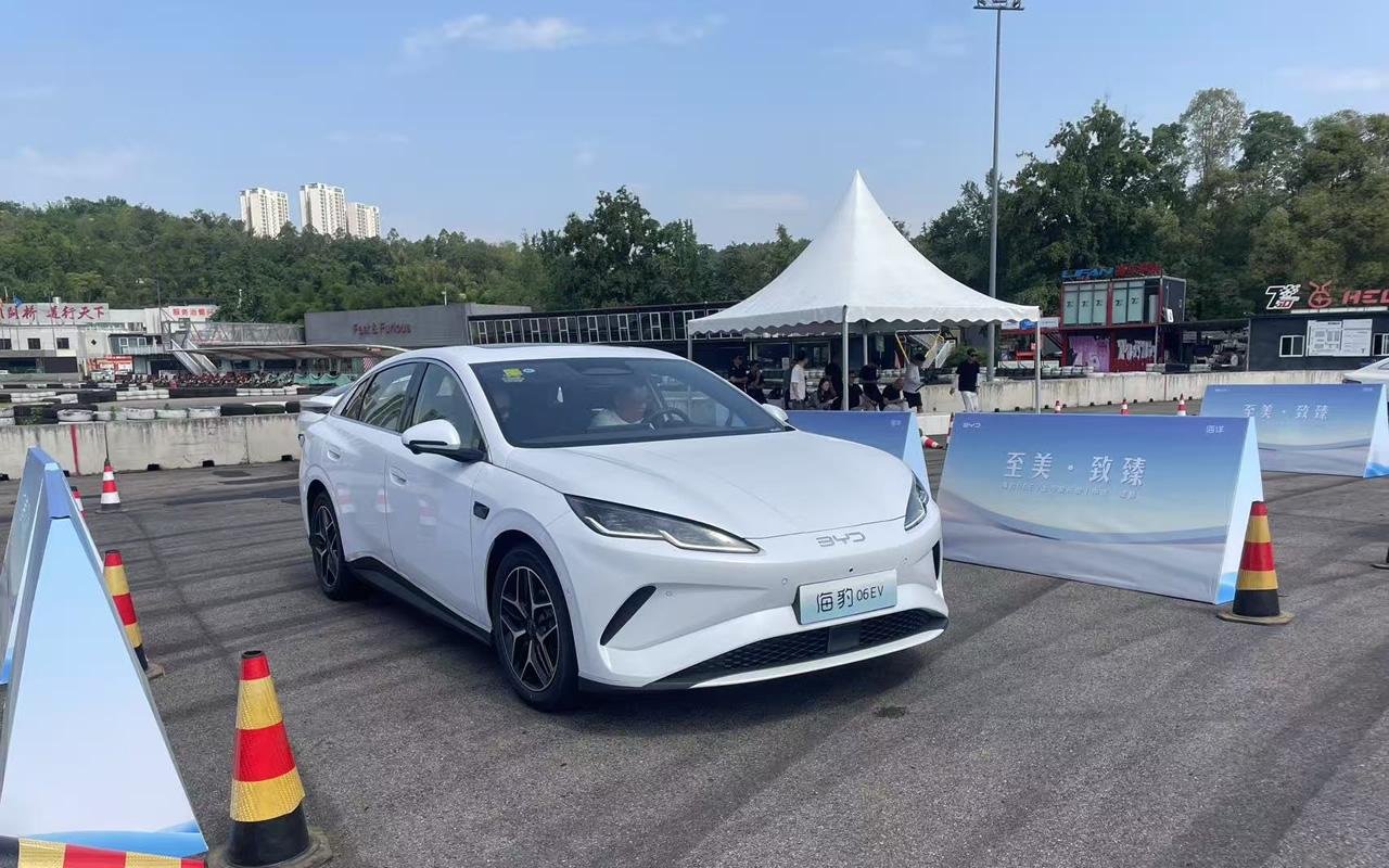 海豹06EV试驾感受总结，智能泊车辅助很丝滑，云辇-C加持不晃不颠