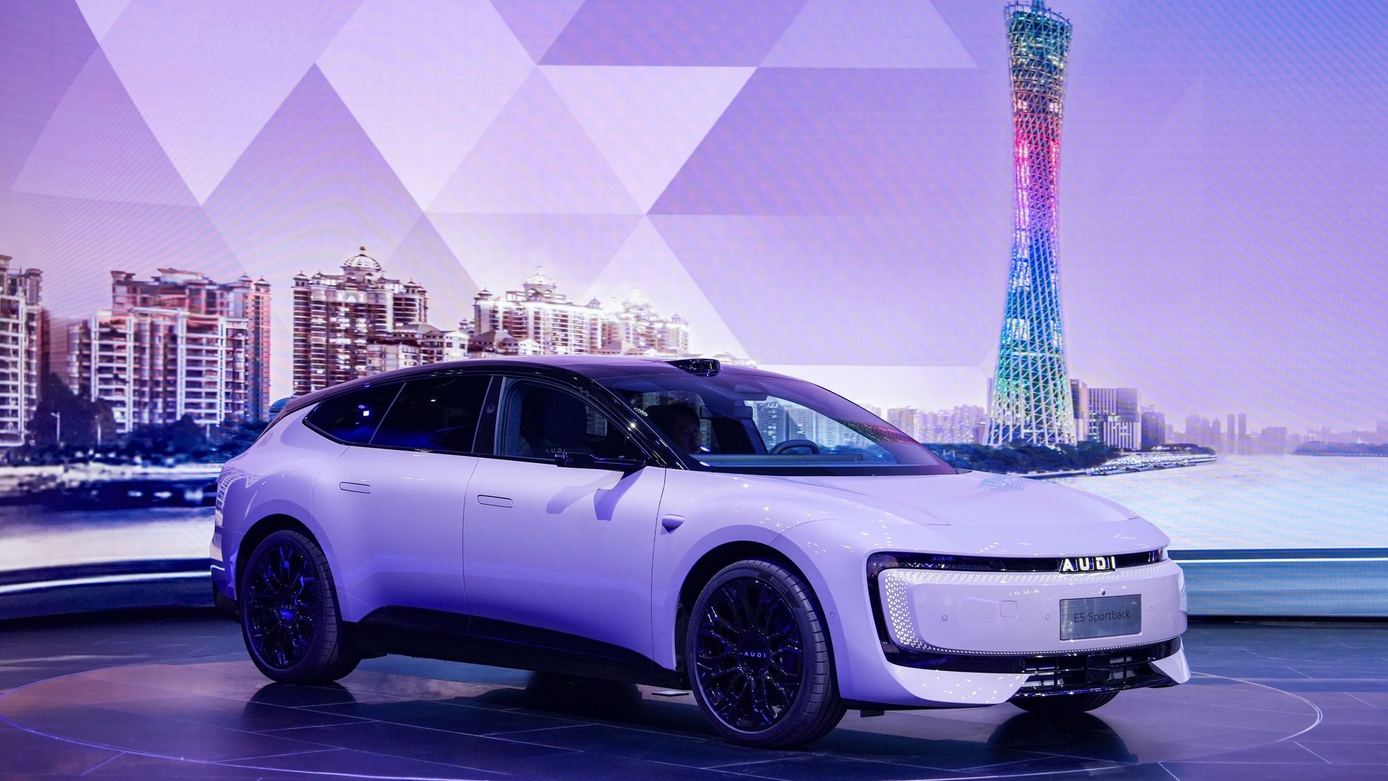 Audi E5 Sportback kijelölt teljesítményű quattro változat, új mércét állít a tisztán elektromos modellek vezetési teljesítményében