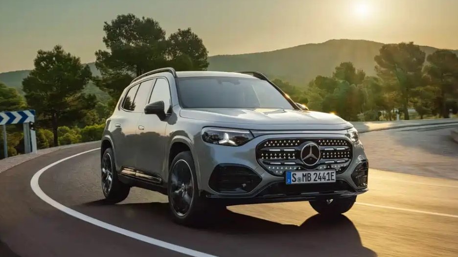A vadonatúj Mercedes-Benz GLB hivatalos képei megjelentek – benzin- és elektromos változatban is kapható