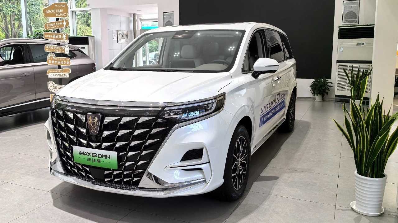 Roewe iMAX8 DMH New Land Edition showroom visit