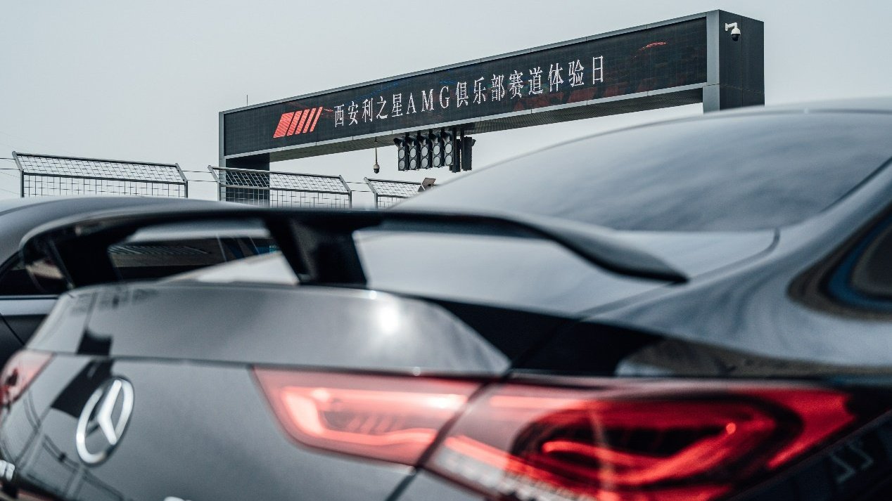 Milyen élmény 300 millió jüan értékű F3-as pályán AMG-vel száguldani?