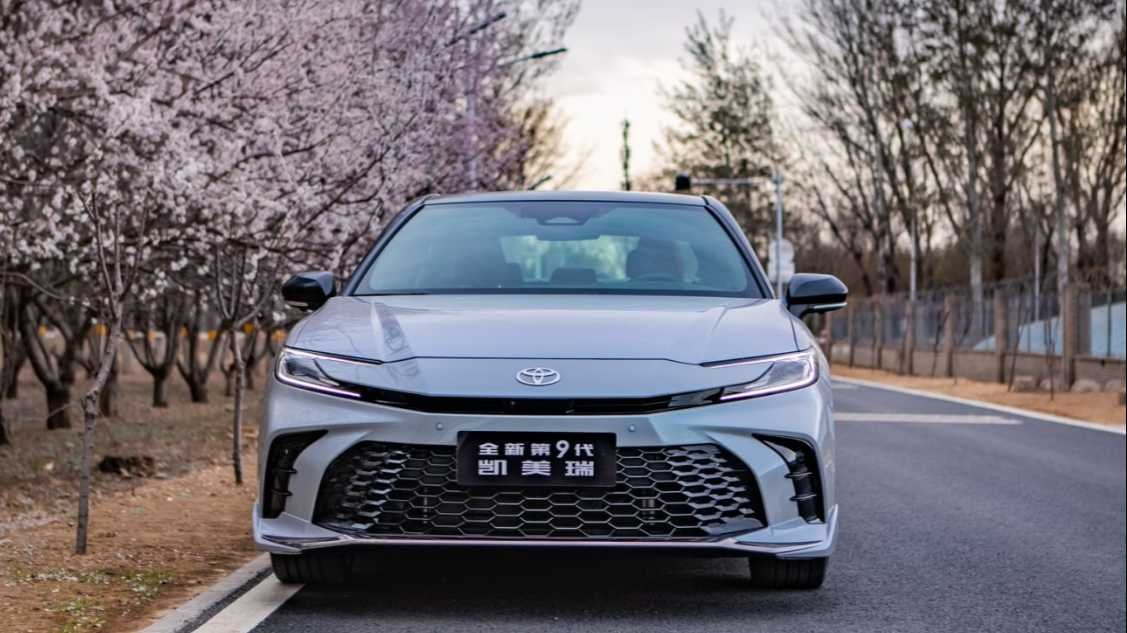 Nem csak a铂智3X népszerű! A Camry okos vezetésű változata 169 800 jüantól indul, a benzines autók is lehetnek „benzin-elektromos azonos intelligencia”