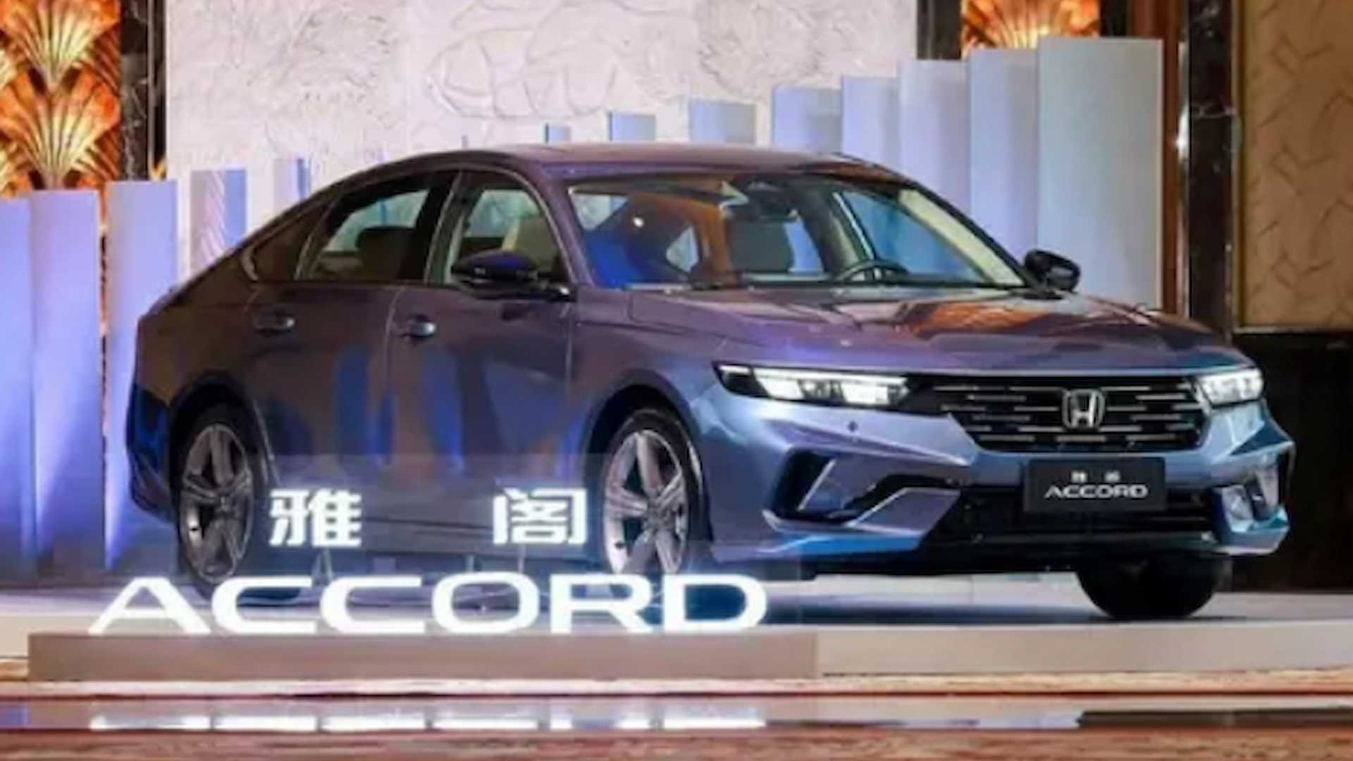 „Új arcot kapott” Accord hamarosan a piacon! 10 mm-rel „hosszabb”, a motor változatlan – képes-e még három évig versenyben maradni?