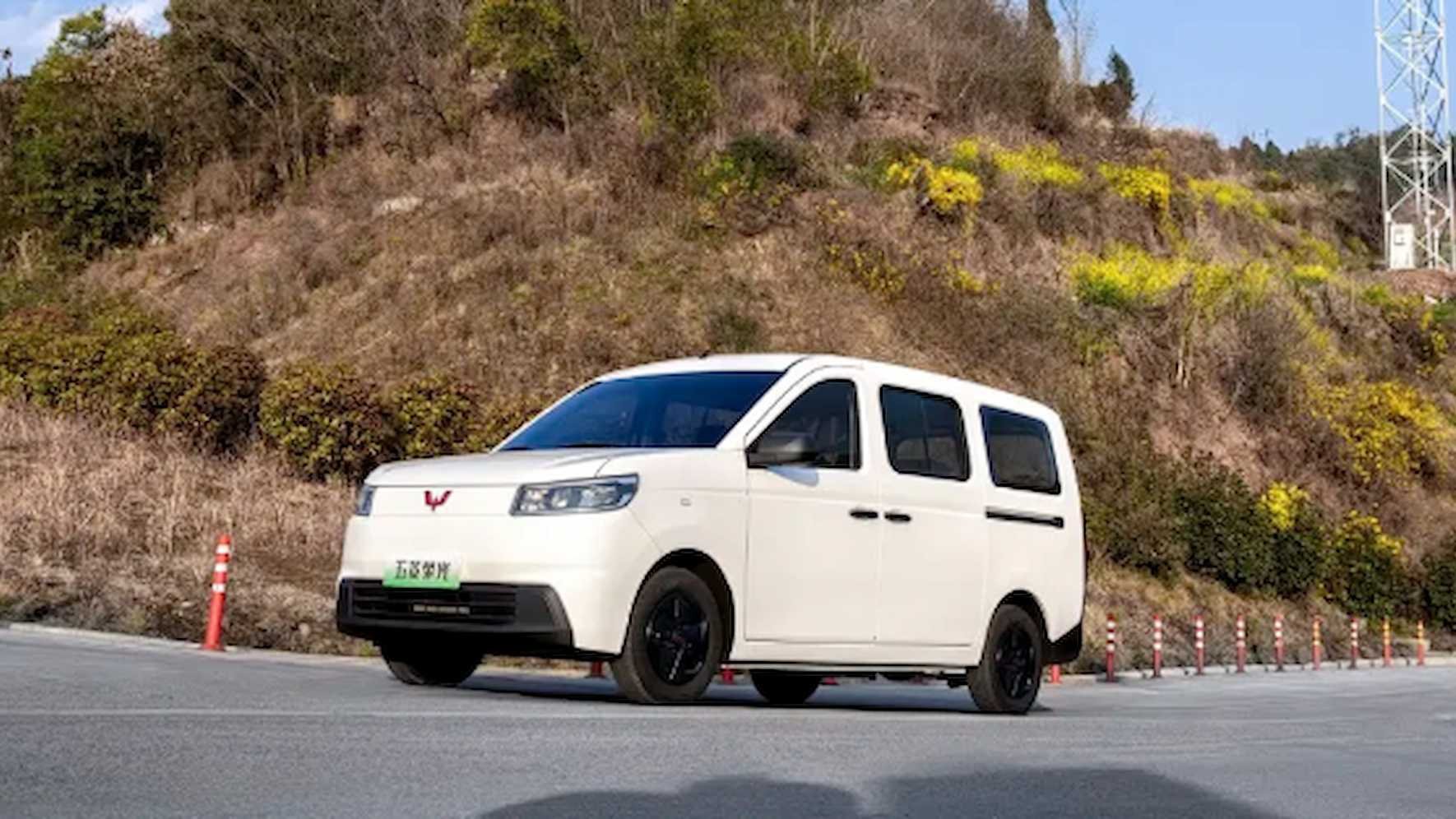 Электромотор на карбиде кремния в стандарте! Wuling Rongguang EV за 69 800 юаней, быстрая зарядка за полчаса до 80%