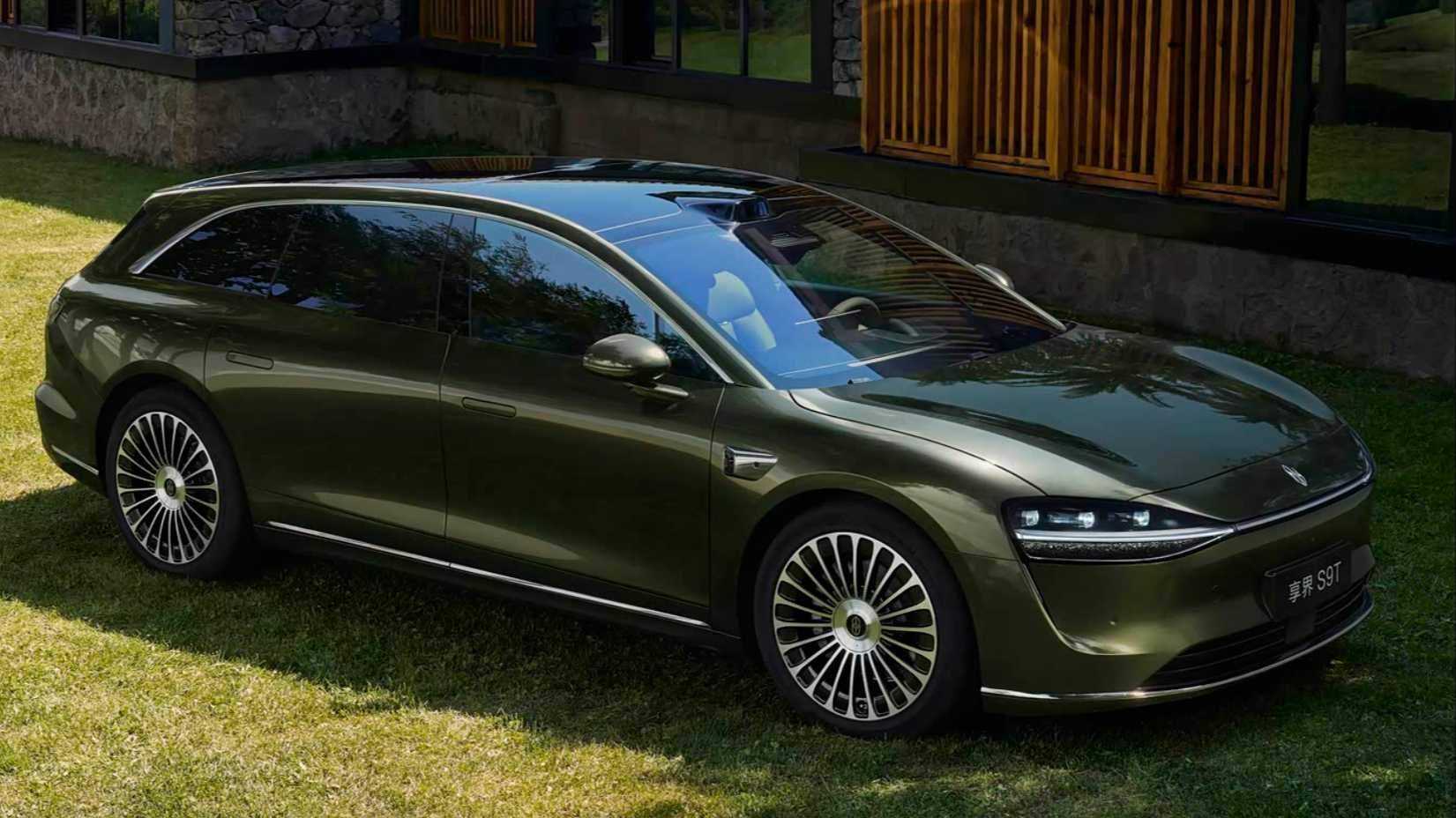 5,16 m długości, nieco ponad 320 tys. na gotowo, ten shooting brake z „chińskim pierwiastkiem” stał się hitem