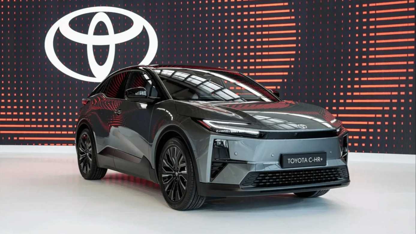 Új Toyota C-HR EV debütál: 343 lóerő + 467 km hatótáv
