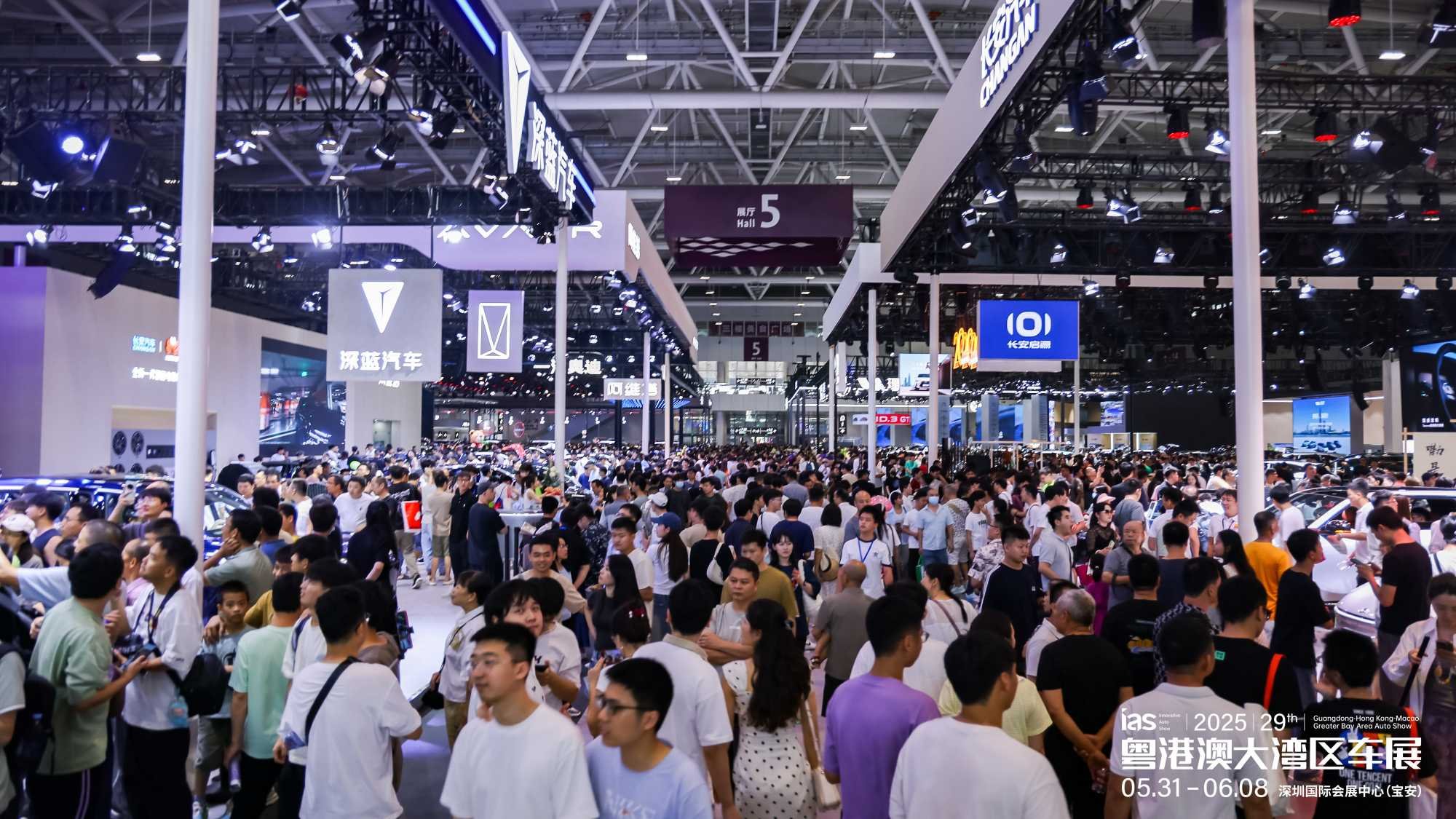 A Nagy-öböl menti régió autókiállításának forgalma meghaladta a 10 milliárd jüant; a Xiaomi YU7 és a Zunjie S800 debütált a kiállításon; a CAAM a rendetlen árcsökkentés megszüntetésére szólít fel