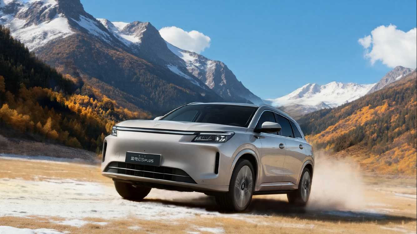 Az új Blue Electric E5 PLUS piacra került, tisztán elektromos hatótávolsága 230 kilométerre nőtt