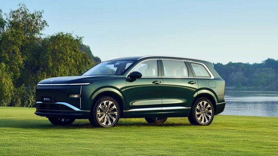 Megjelentek a Wuling Starlight L hivatalos képei: hatüléses elrendezés, öt szín, plug-in hibrid rendszer