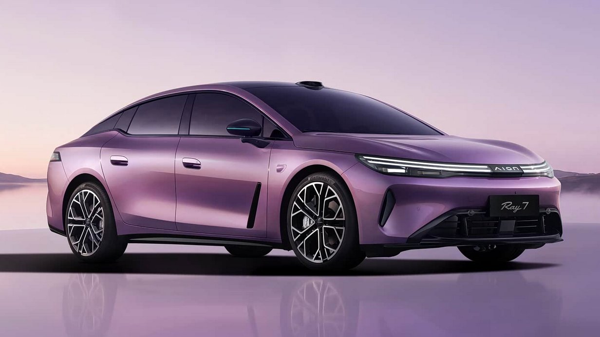 Takmer päťmetrový elektrický sedan s spotrebou v „deviatkach", Aion Ray7 v predpredaji od 128 800 jüanov