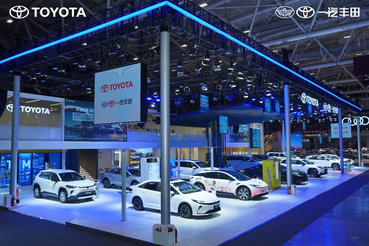 A technológiára és a jövőre összpontosítva – a FAW Toyota lenyűgözően mutatkozott be a Guangdong–Hongkong–Makaó Nagy-öböl térség autókiállításán