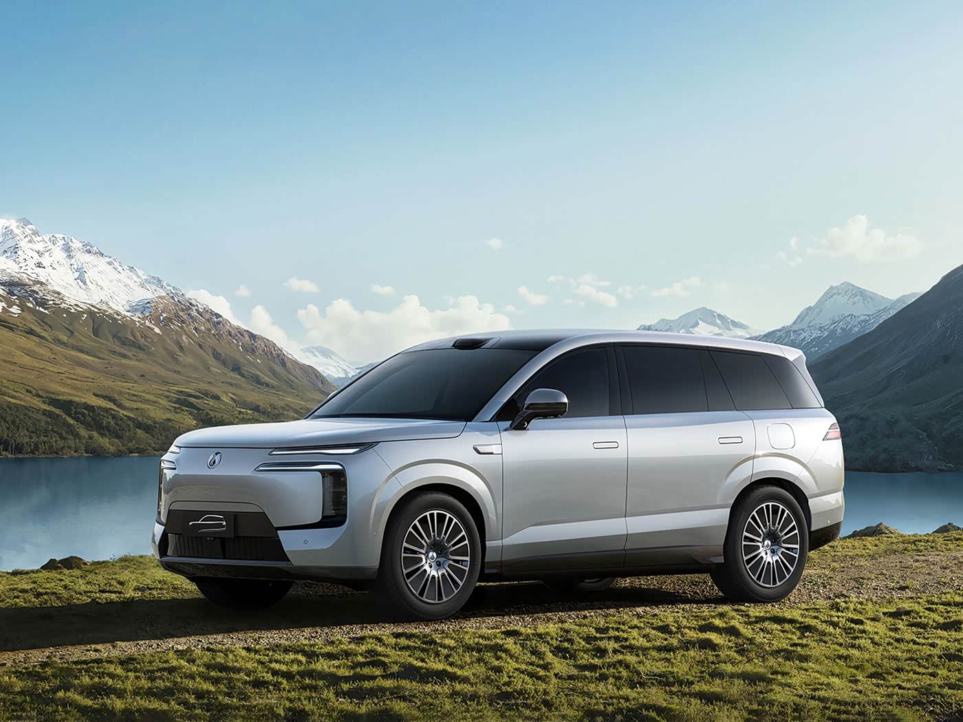 تطلق腾势 N8L رسميًا، سيارة SUV فاخرة وآمنة بستة مقاعد، لإعادة تعريف معايير التنقل العائلي الفاخر