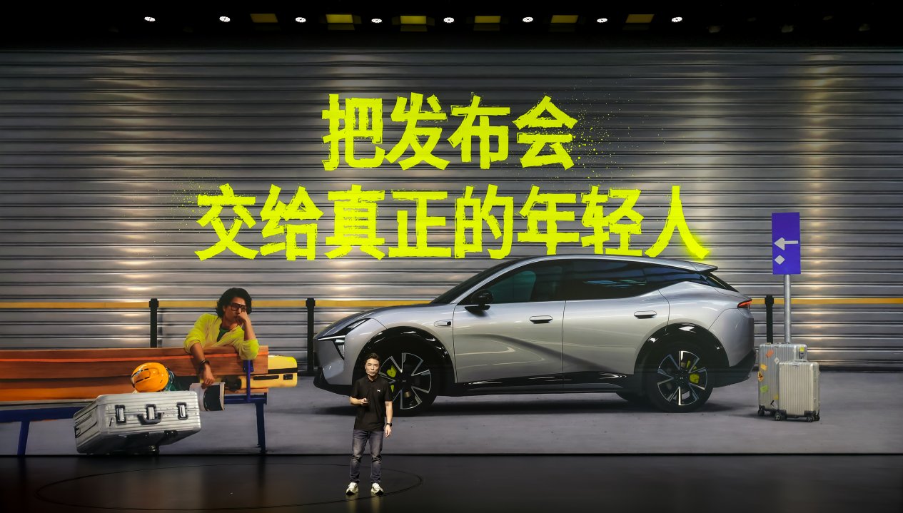 年輕人定義年輕車，小鵬MONA L05預售16.98萬起